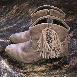 Ariat Dutchess Western Cowboy Fringe Boot Women’s 8.5 B Side Zip Booties